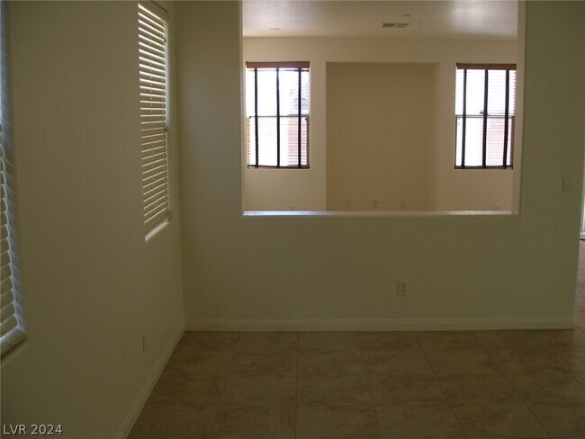 Foto del edificio - 11245 Sandrone Ave