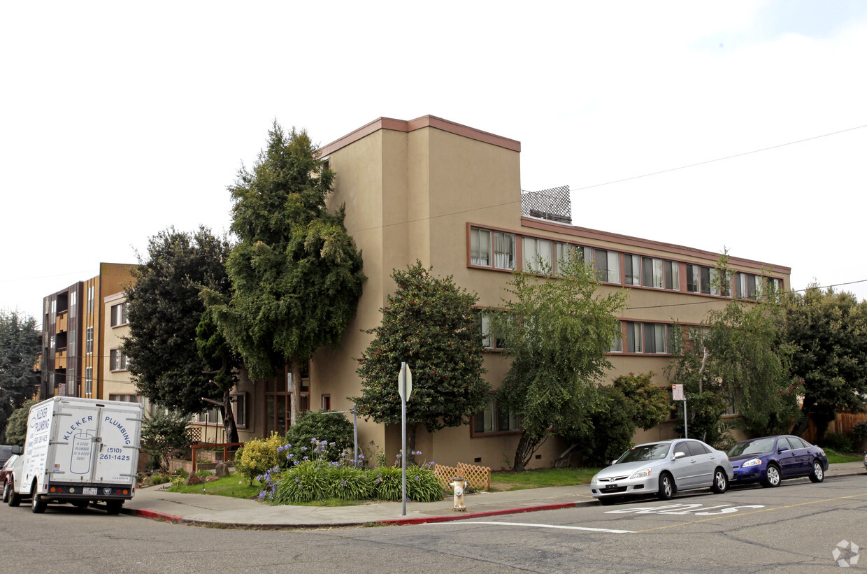 Primary Photo - Euclid Court Apartments