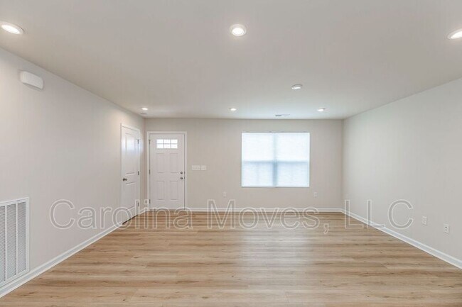 Building Photo - 2210 Bassinger Ct