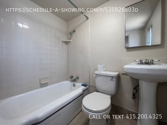 Building Photo - 825 Portola Dr