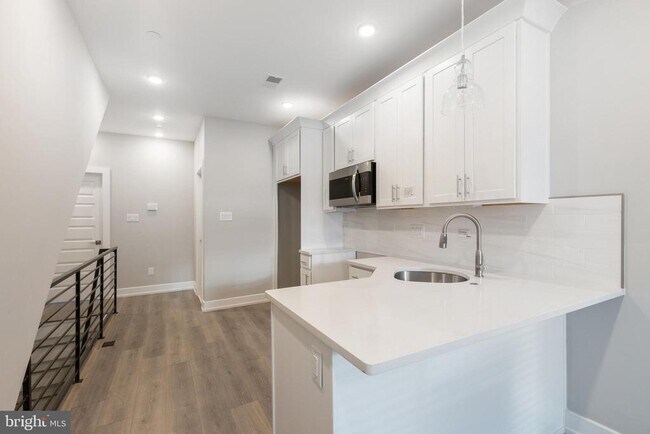 Foto del edificio - 2537 N Howard St