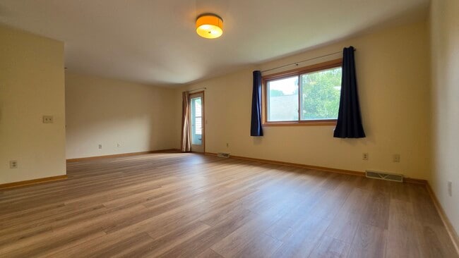 Building Photo - 69 Ponwood Cir