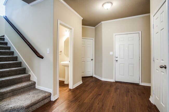 Foto del edificio - 448 Castleridge Dr