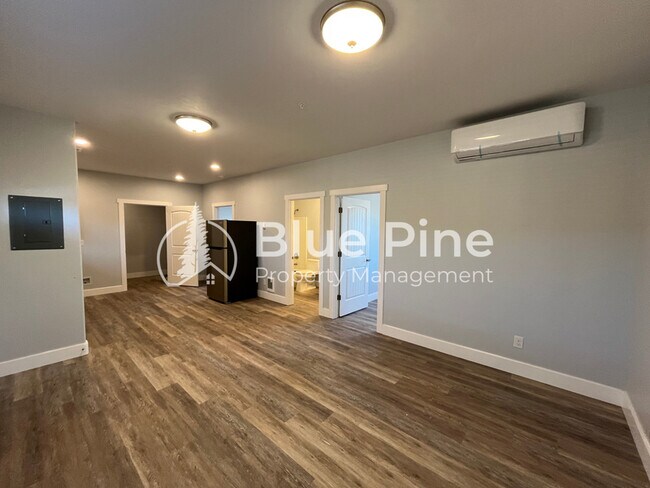 Foto del edificio - 1446 E 17th St