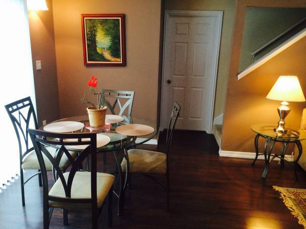 Foto del edificio - 4060 Crabtree Ct