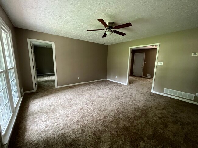 Building Photo - 1135 Spring Creek Cir
