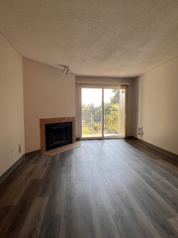 Building Photo - 10522 Lake City Way NE