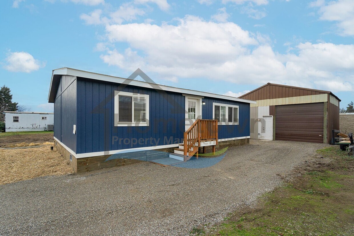 Foto principal - 2 Bedroom 1 Bath Home with 24x24 Shop and ...