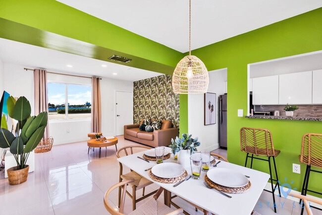 Building Photo - 809 S Ocean Dr