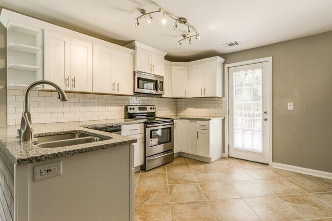Foto del edificio - 567 Ashburton Ave