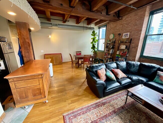 Foto del edificio - 732 S Financial Pl