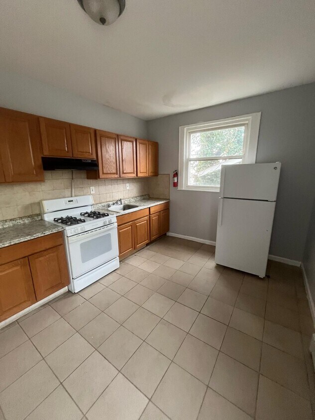 Primary Photo - 102 Grumman Ave