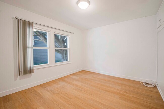 Foto del edificio - 5844 W 88th St