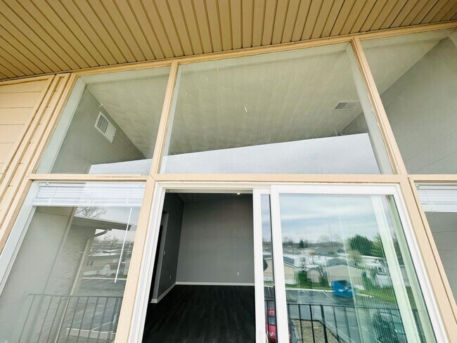 Foto del edificio - Experience Luxury Living at Bellagio Living I: Modern Apartments in Lawrence, Indiana