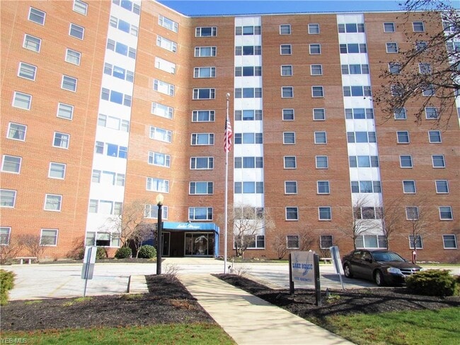Building Photo - 11850 Edgewater Dr