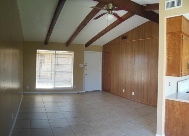 Building Photo - 504 Skyline Ave