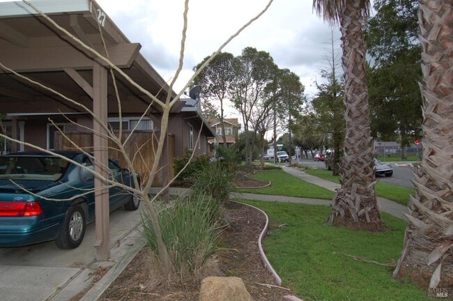 Building Photo - 27 S 3rd St