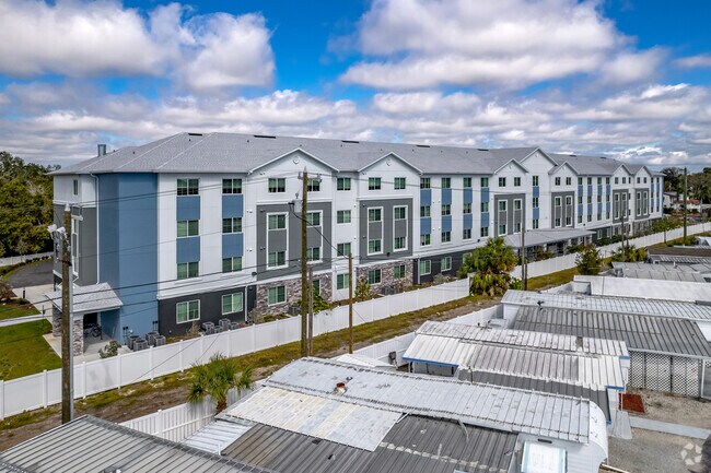 Building Photo - Bear Creek Commons