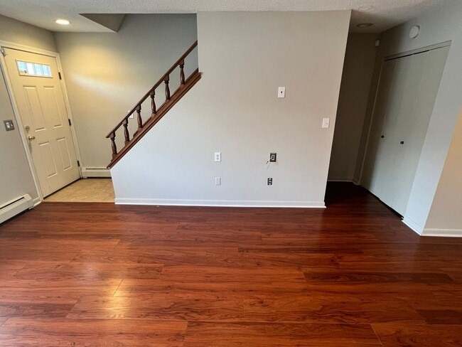 Building Photo - Updated 2 Bedroom In The Coveted Chateau W...