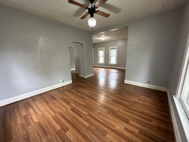 Building Photo - 2 bed, 1 bath home for rent in West Waterloo