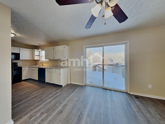 Foto del edificio - 1100 Lavender Ln