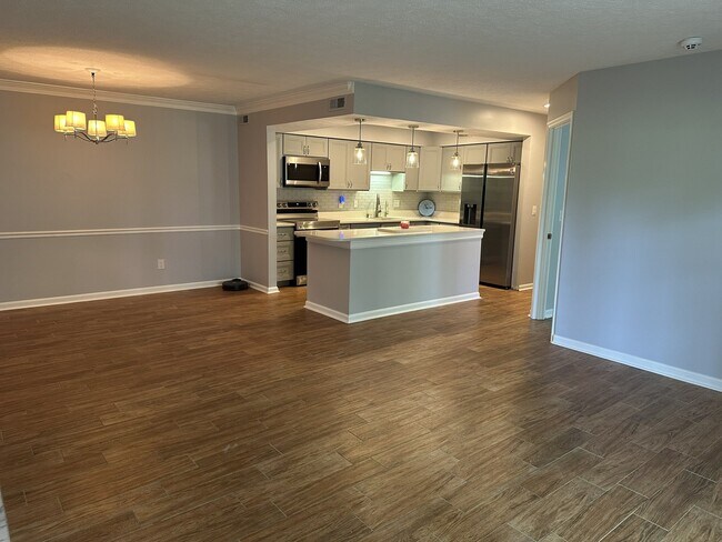 Building Photo - 3023 Stratford Ct
