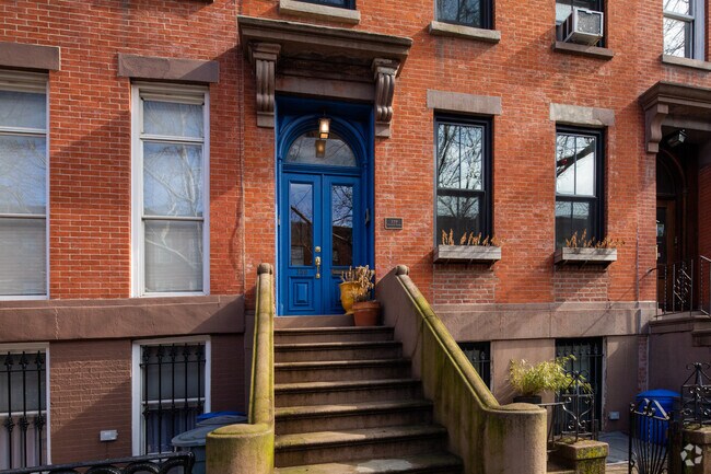 Entrada - Conversion To 2 Family