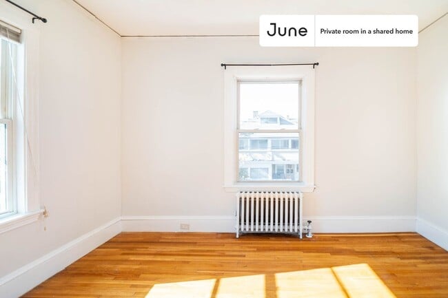 Foto del edificio - Room in Shared 7 bed/2 bath home