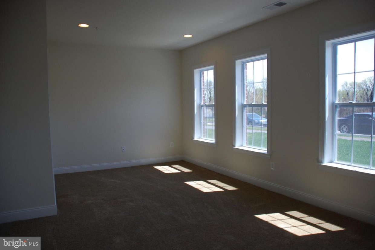 Foto principal - 17046 Amity Dr