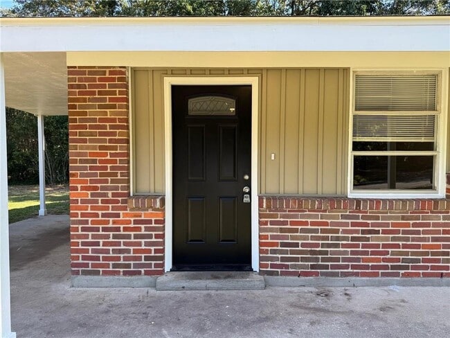 Building Photo - 401 Elmwood Dr