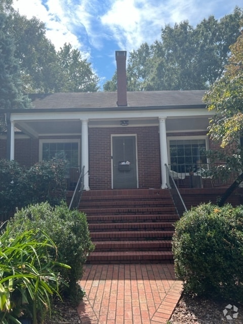 Building Photo - 2833 Barmettler St