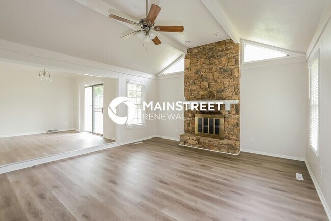Building Photo - 3 Bedroom Pet-Friendly Home in KANSAS CITY, MO with Main Street Renewal
