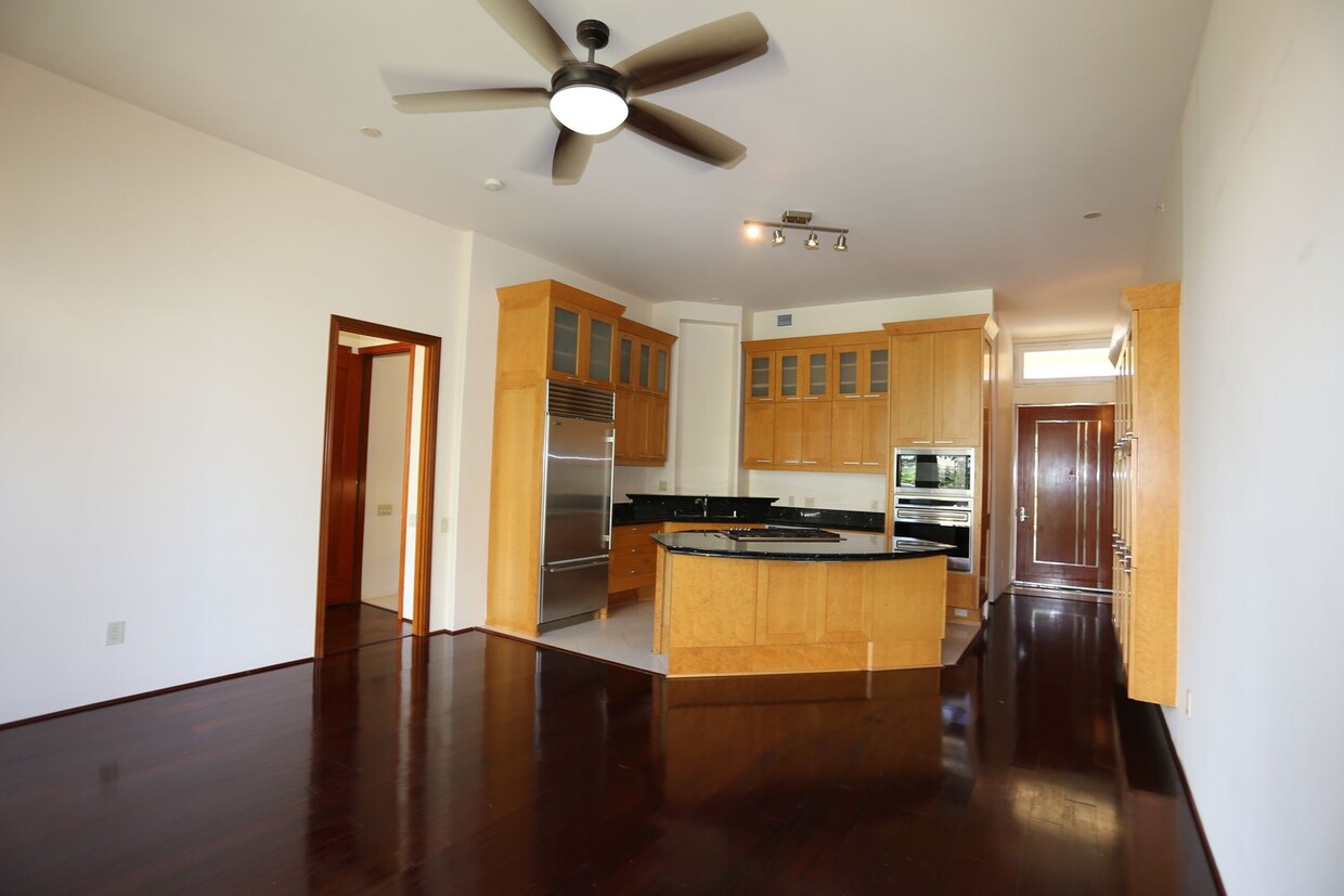 Foto principal - Loft at Waikiki - 2 Bdrm/2 Bath/2 Prkg - $...