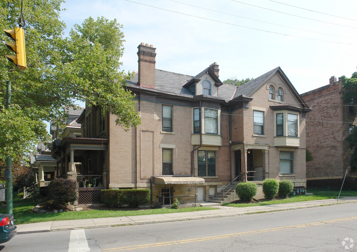 Foto del edificio - 790-792 Neil Ave