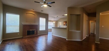 Building Photo - 10901 Camelot Dr