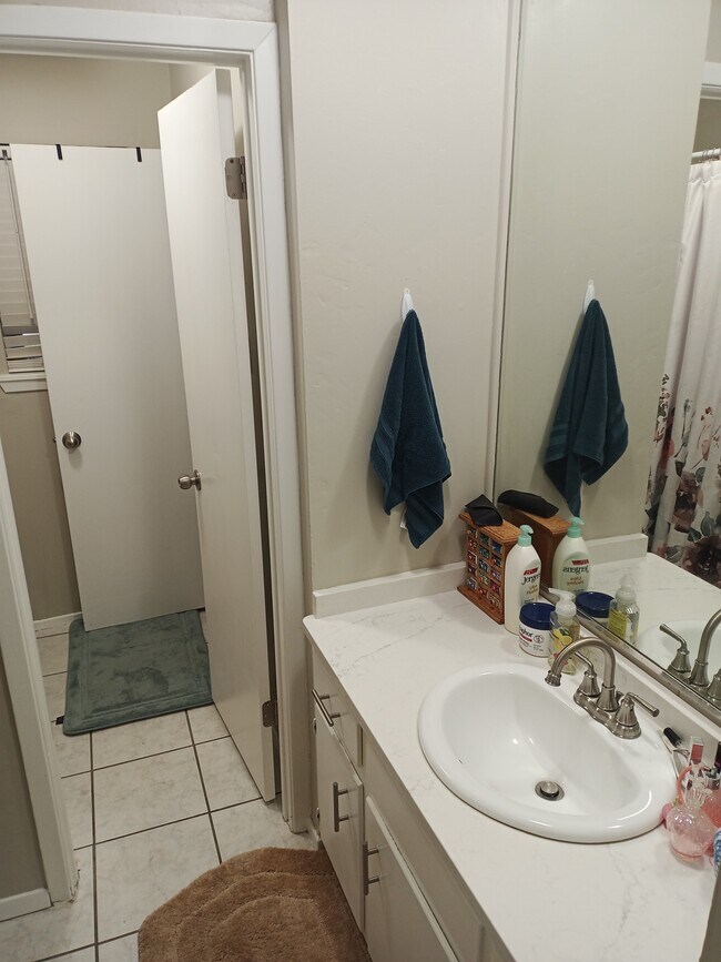 Building Photo - 2533 S 41st St