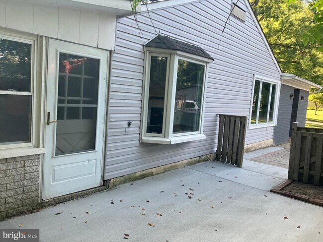 Foto del edificio - 7029 Woodley Ln