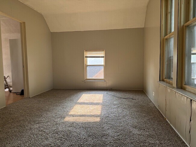 Building Photo - 423 Nicollet Ave