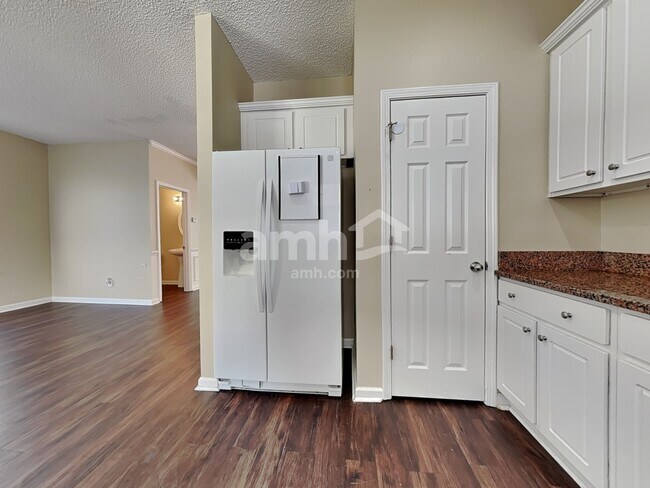 Foto del edificio - 620 College Park Cir