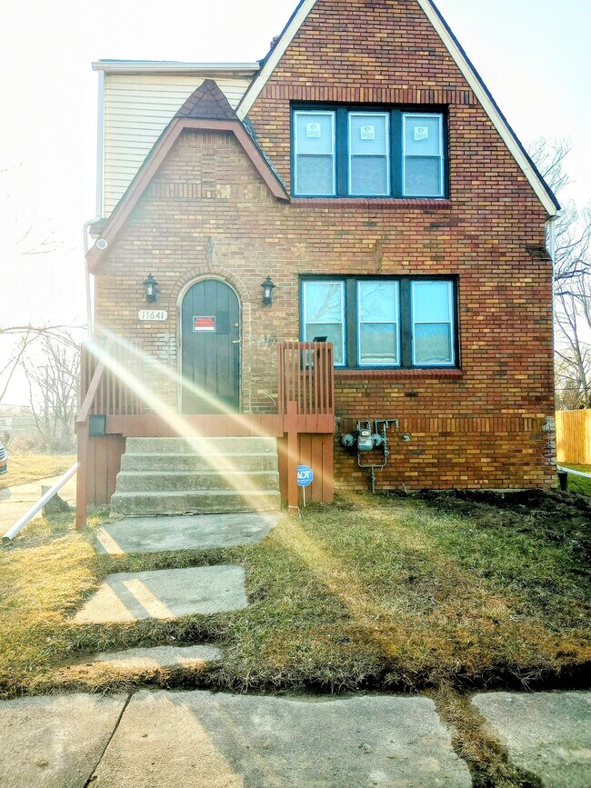 Foto del edificio - 11641 Mansfield St