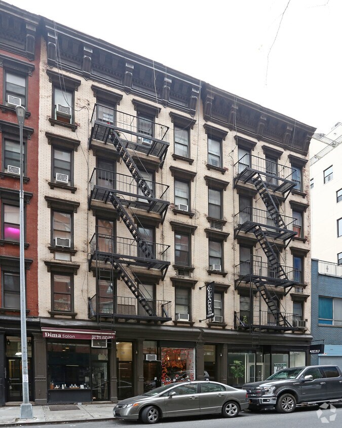 Building Photo - 231 W 19th St