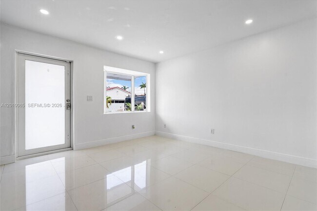 Building Photo - 11465 NW 88th Ct