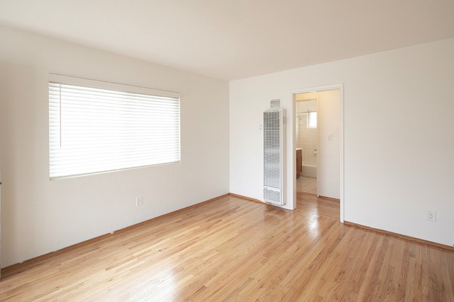 Building Photo - 1 BR with Parking and Utilities Included ~...