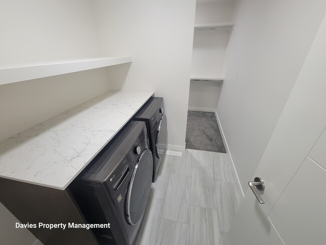 Building Photo - 3213 Kulay Way SW