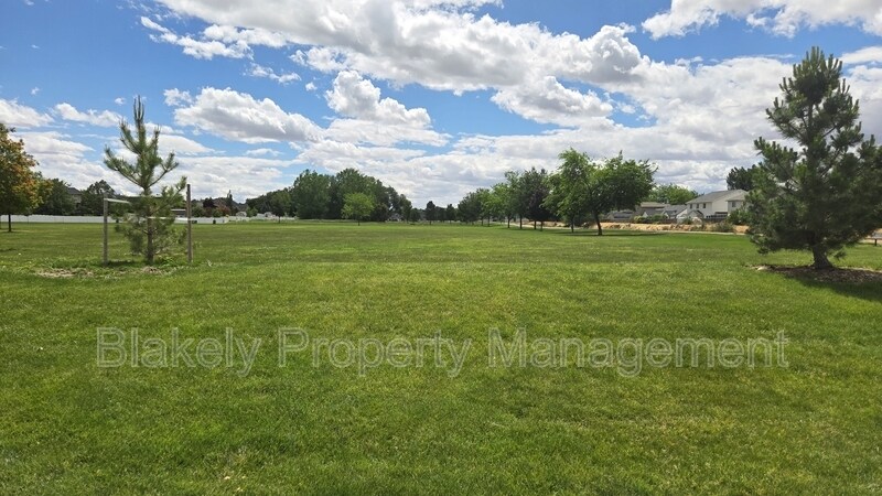 Foto del edificio - 3801 E Sutton Ave