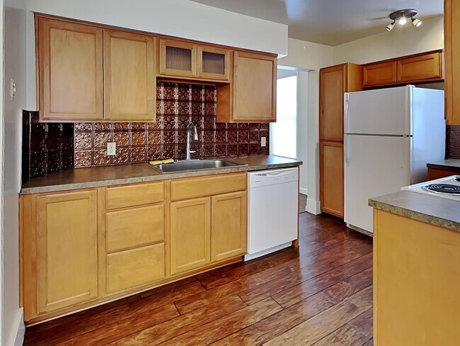 Foto del edificio - **Coming Soon** 5 Bedroom House Near Gonzaga
