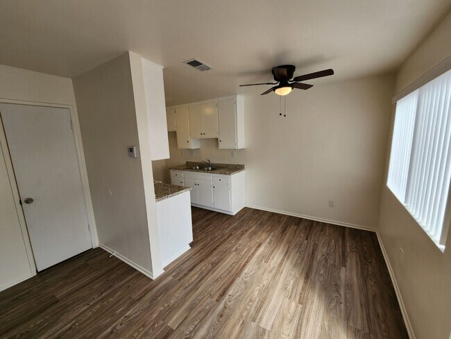 Dining area - 3041 Elgin Dr