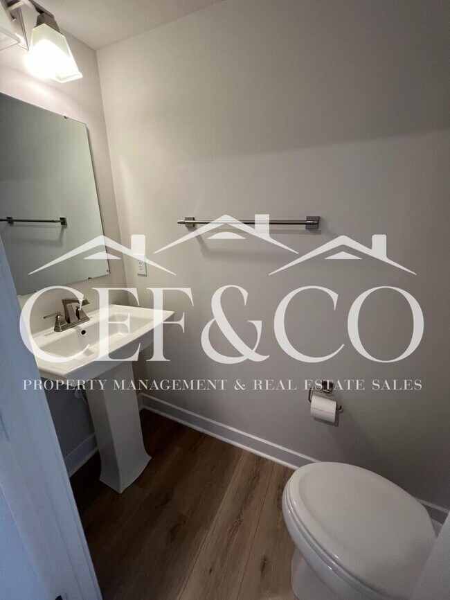 Foto del edificio - Spacious Townhome available in Spartanburg's East Side