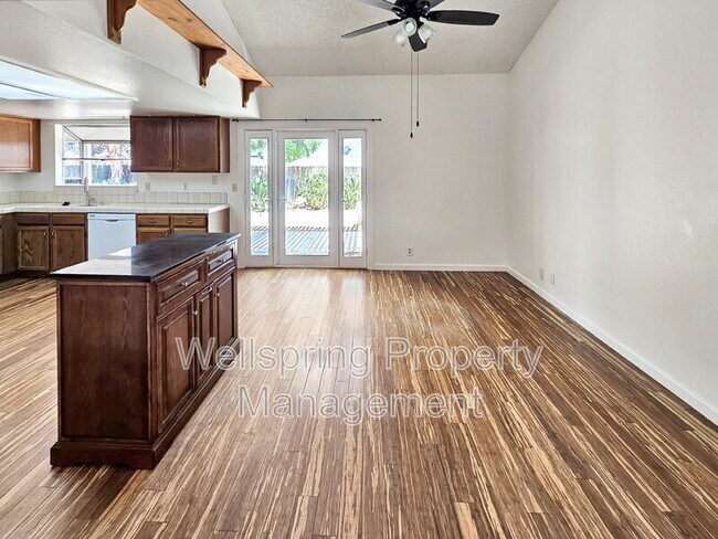 Foto del edificio - 528 Heatherglen Dr