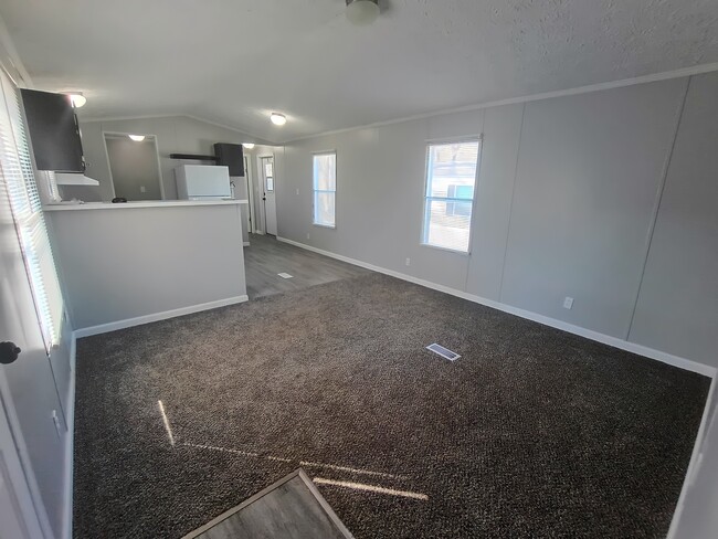 Building Photo - 42 Deerwood Park